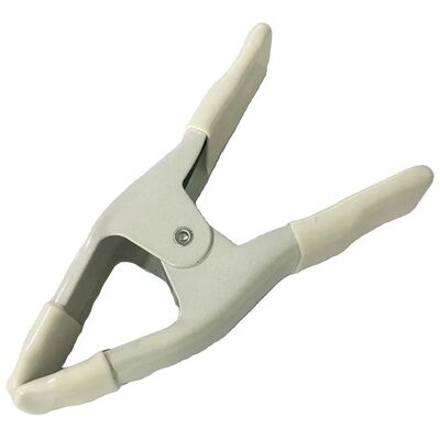 금속 스프링 클램프 가중용 목재 작업 배경 클램프