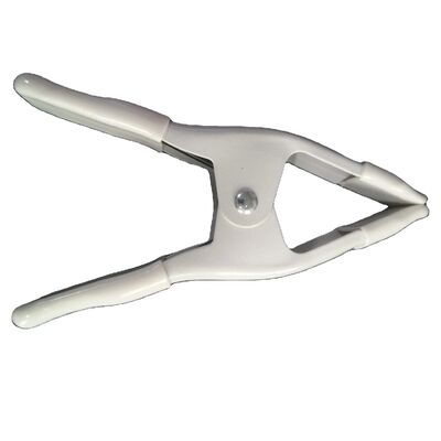 금속 스프링 클램프 가중용 목재 작업 배경 클램프